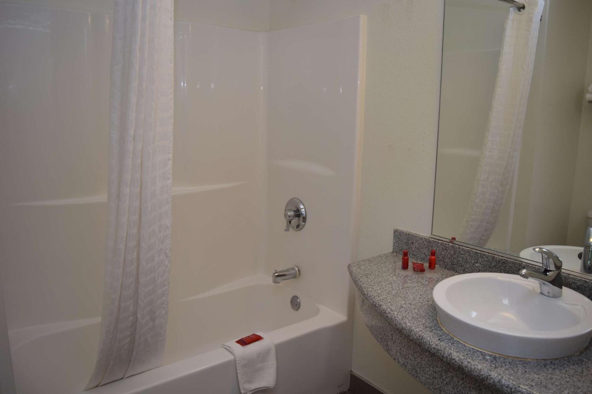 Surestay Plus Hotel By Best Western Niagara Falls East Екстер'єр фото